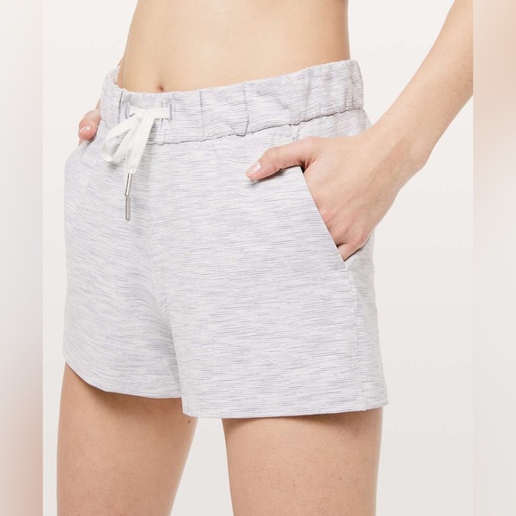 LULULEMON | on the fly 2.5 inch short  | size 2 - Picture 2 of 5
